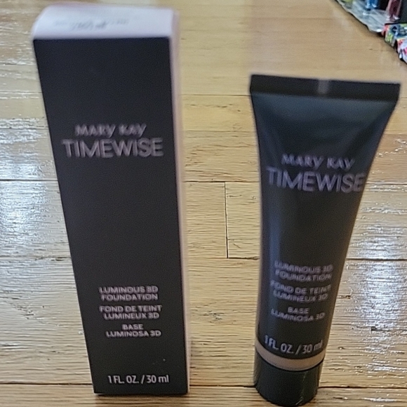 NEW MARY KAY Timewise LUMINOUS 3D Foundation 1FL OZ. Bronze W 100 154138 - Picture 5 of 5